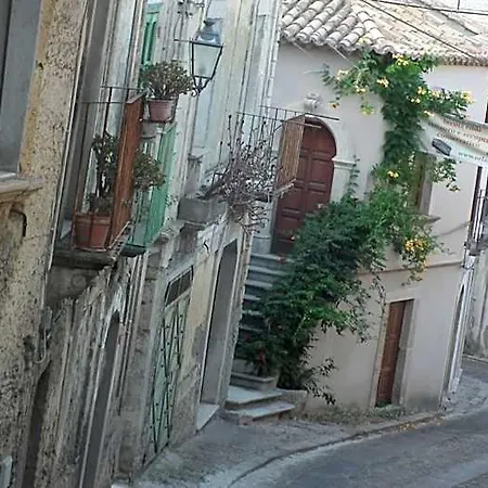 Casa Ferrari לינה וארוחת בוקר ג'ראצ'ה