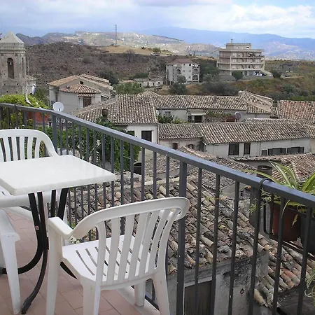 Casa Ferrari Bed & Breakfast 3*