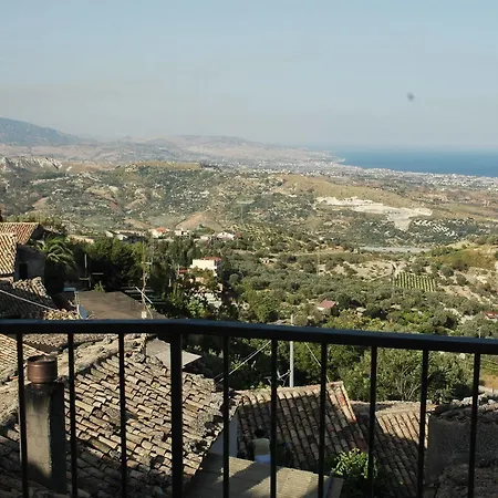 Casa Ferrari Bed & Breakfast 3*